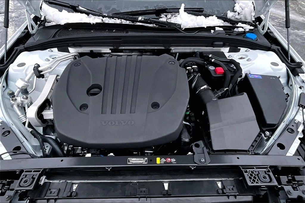 2026 Volvo - image 12