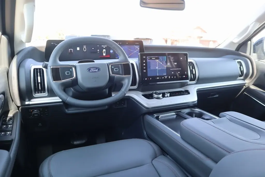 2025 Ford Expedition MAX photo 2