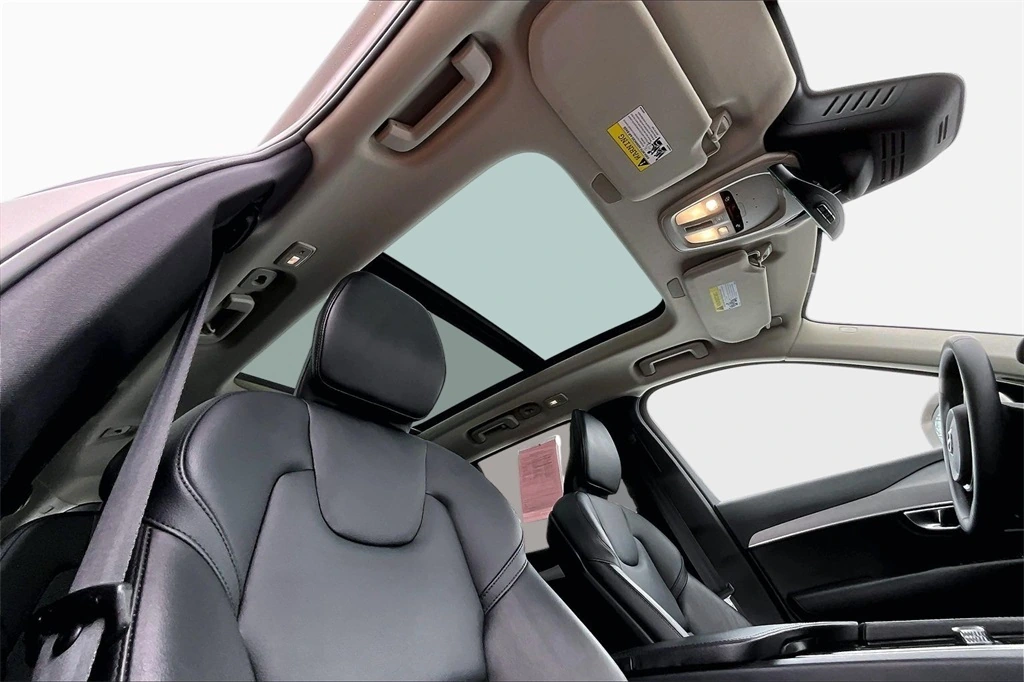 2023 Volvo - image 28