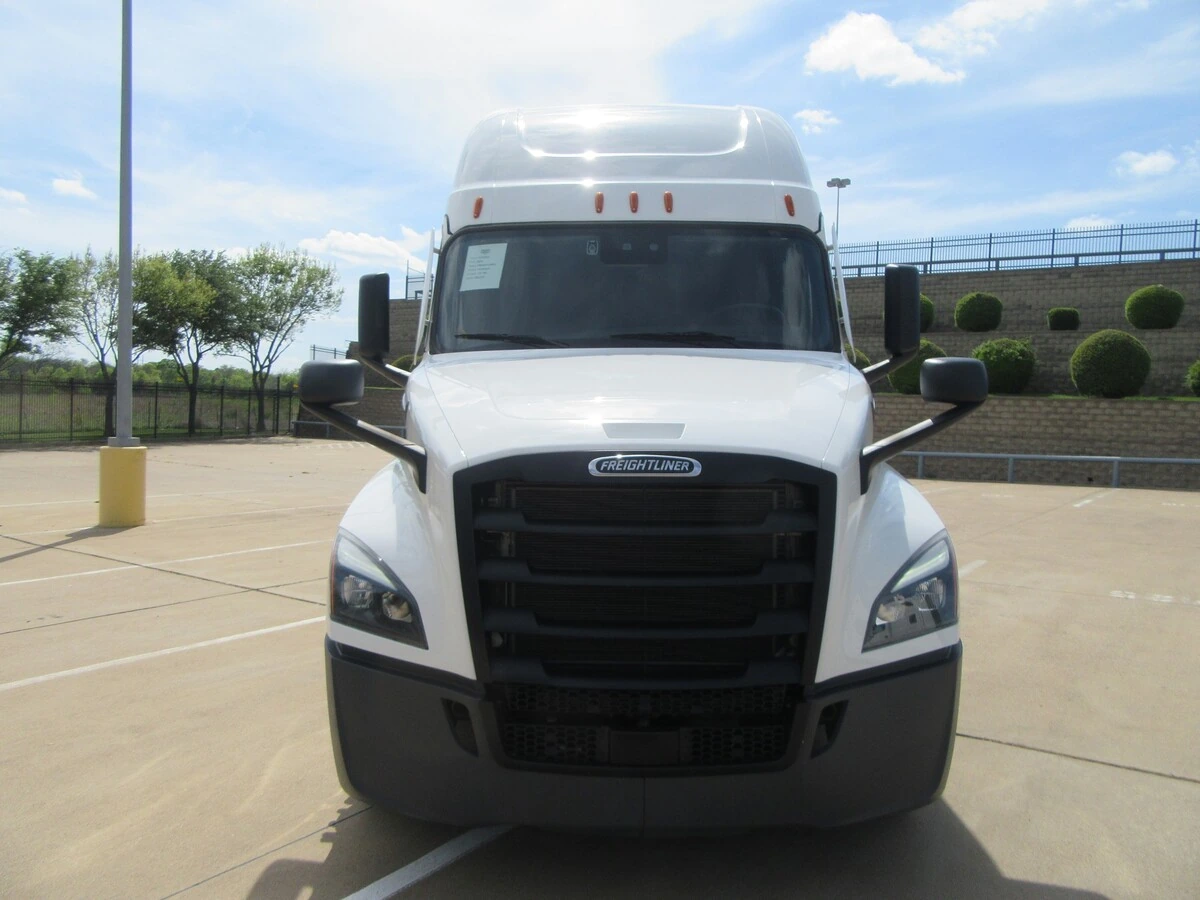 2025 Freightliner Cascadia - image 7