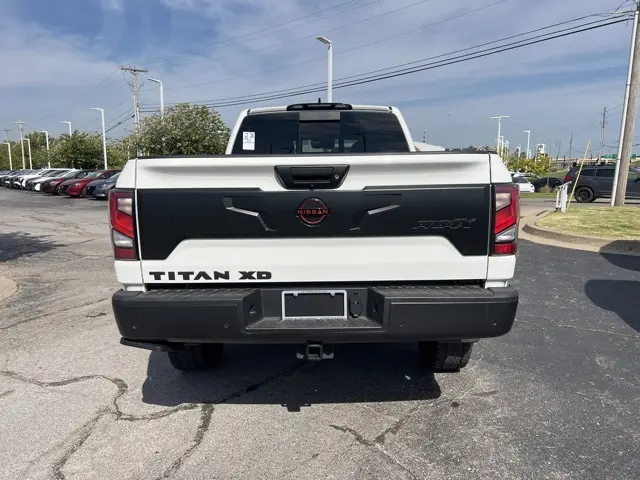 2024 Nissan Titan Crew Cab PRO-4X photo 6