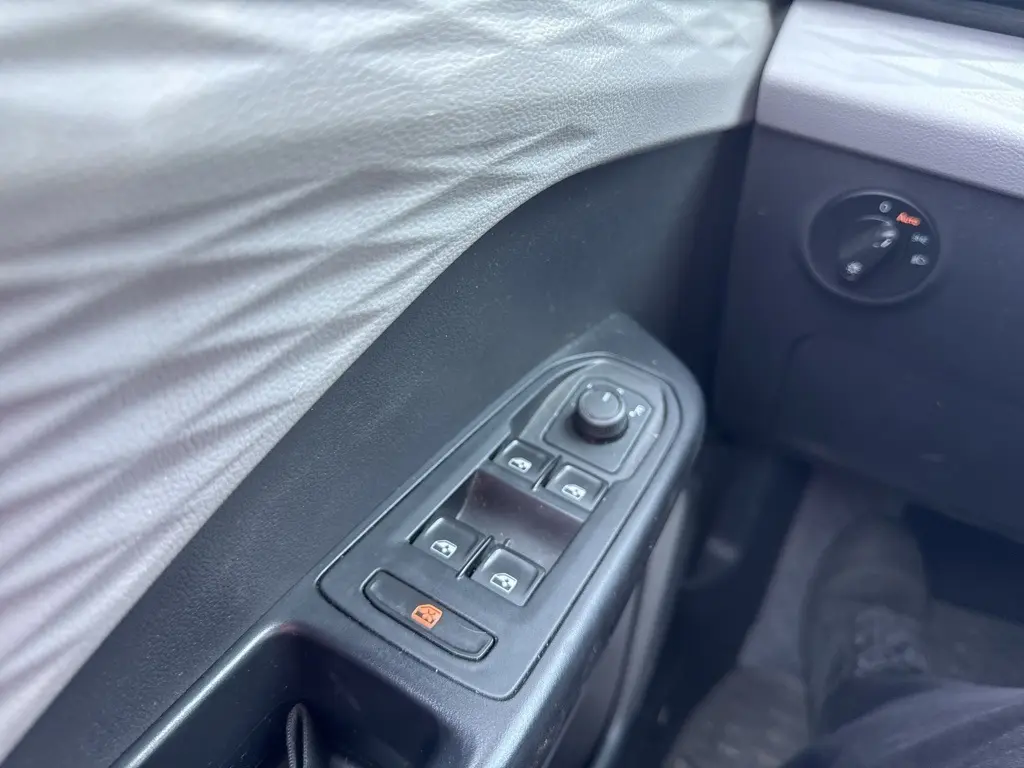 2022 Volkswagen Taos S photo 14