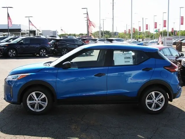 2025 Nissan Kicks Play S photo 2
