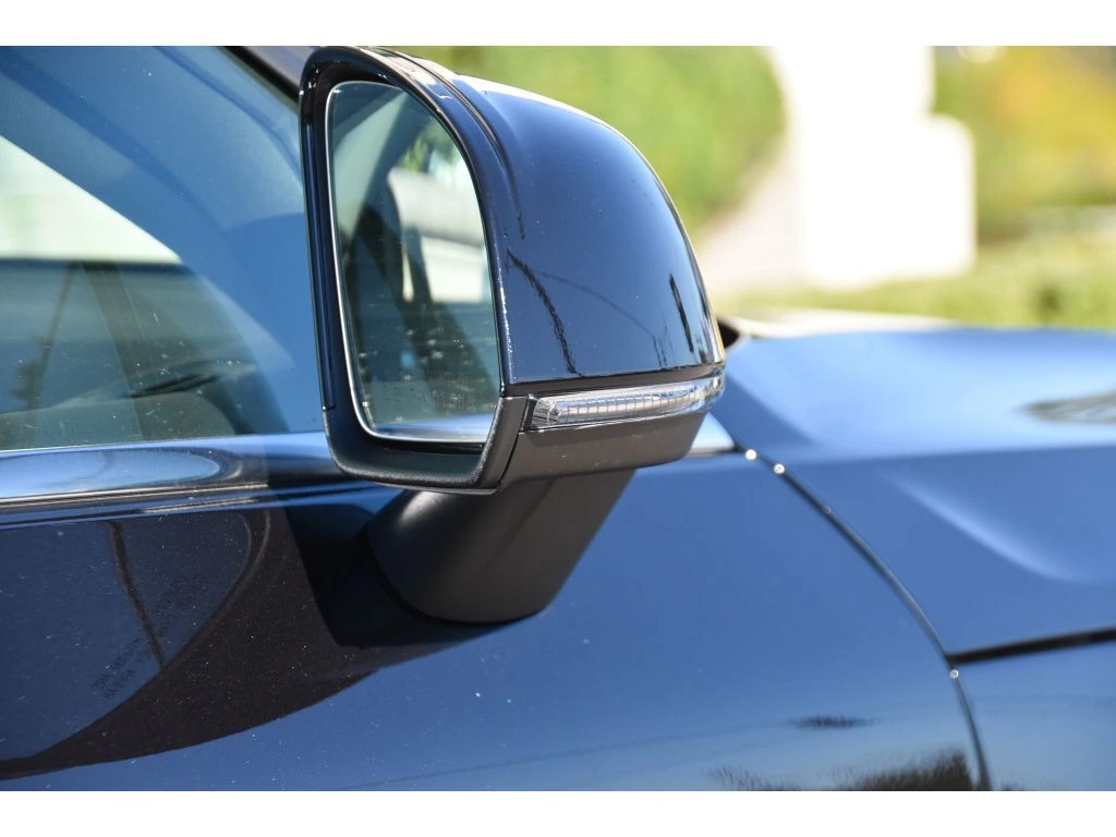 2025 Volvo - image 30