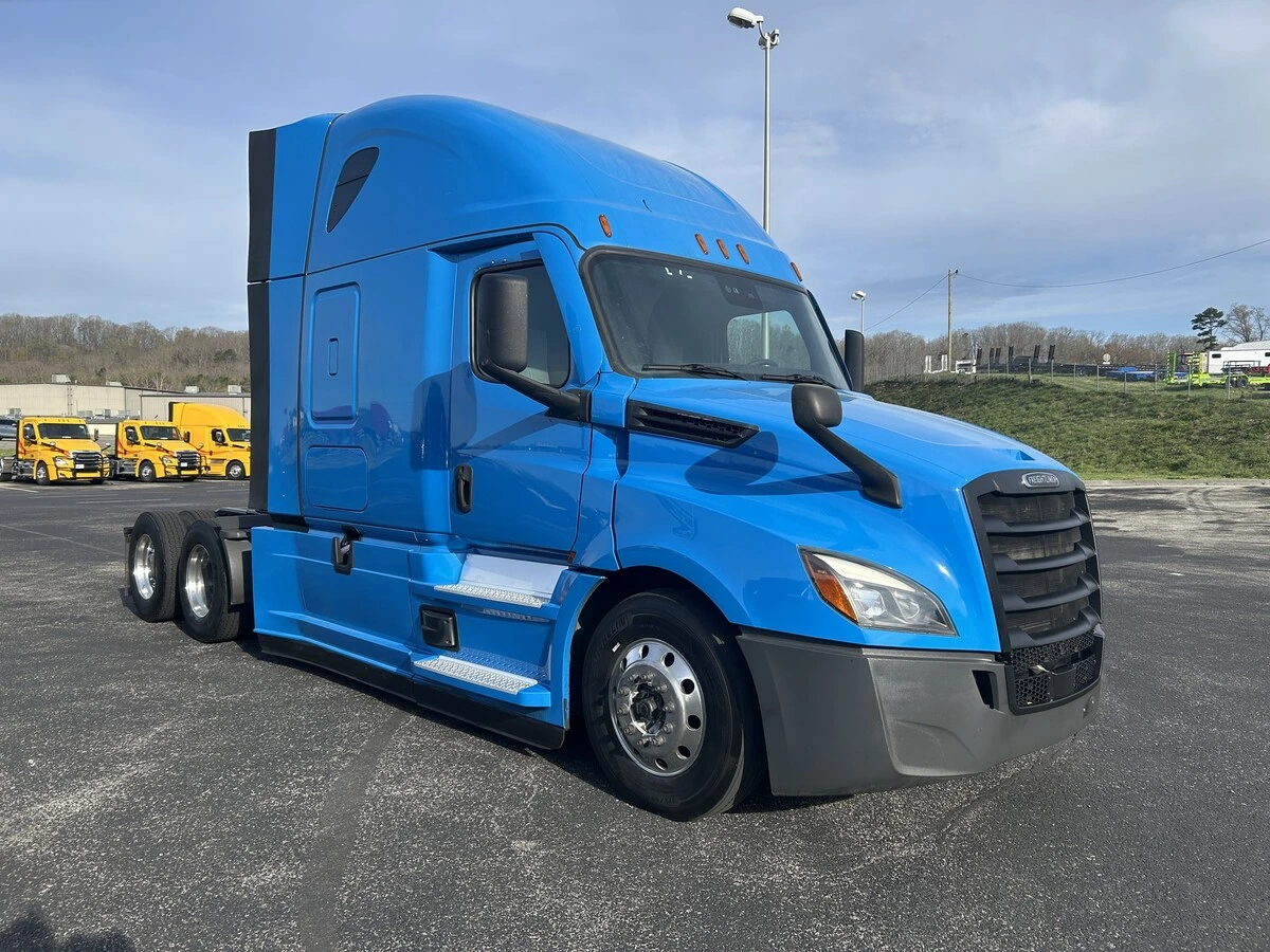 2022 Freightliner Cascadia - image 8