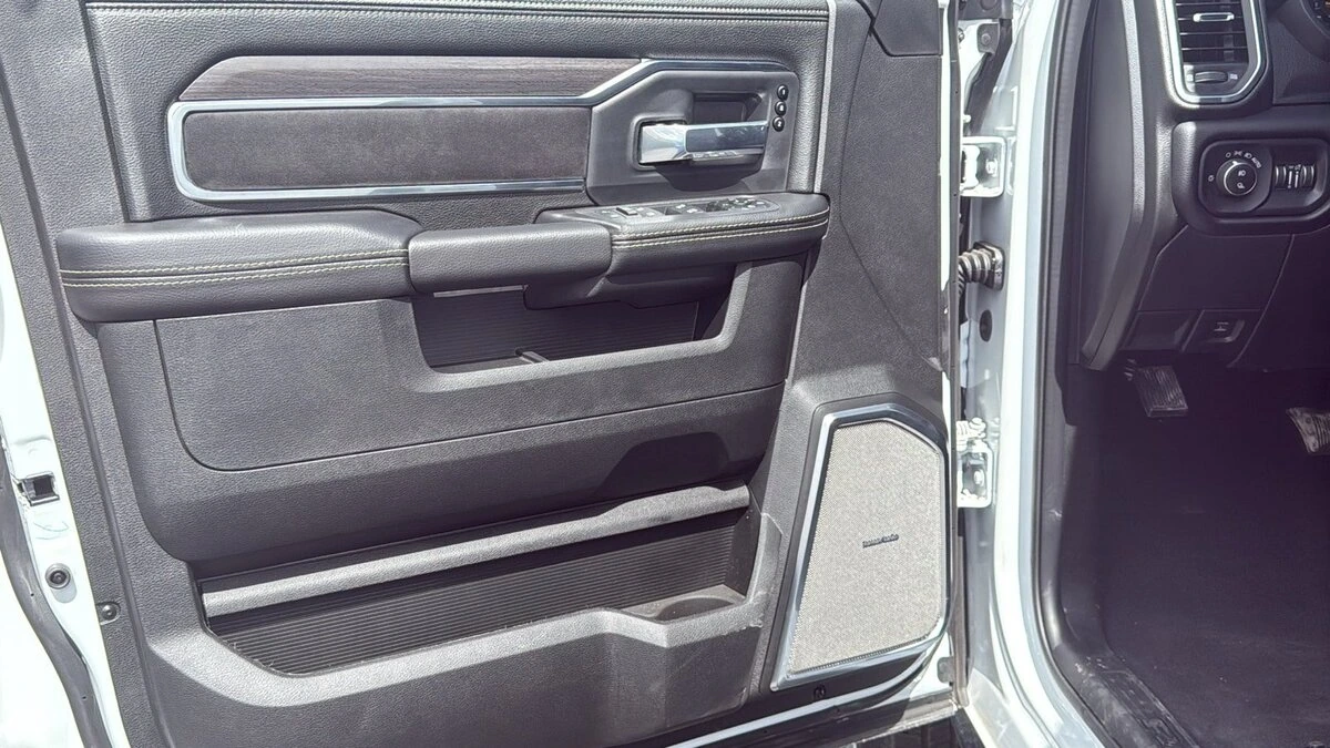 2026 RAM 3500 Laramie - Photo 22