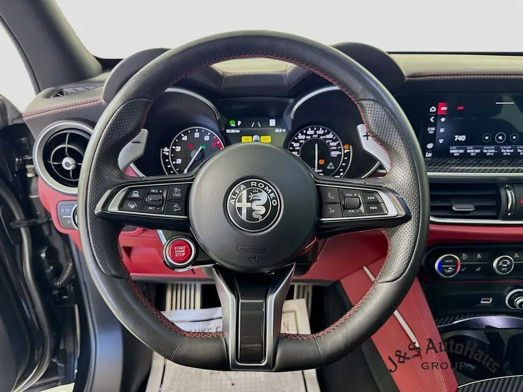2021 Alfa Romeo Stelvio Quadrifoglio photo 12