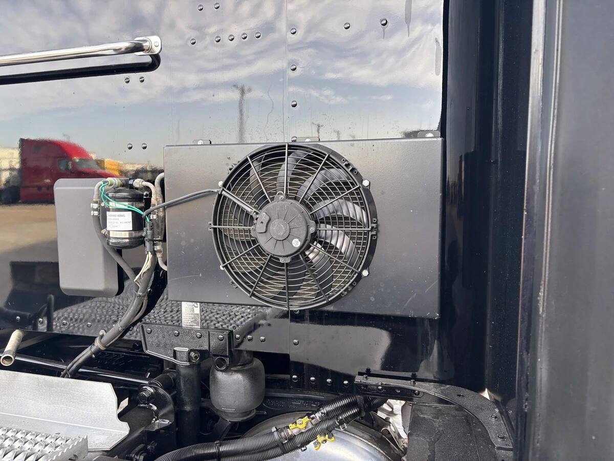 2023 Peterbilt 579 - image 7