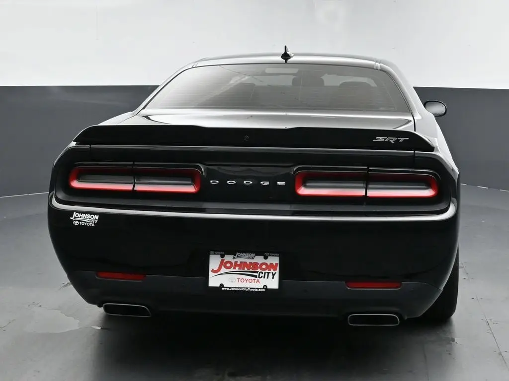 2016 Dodge Challenger SRT8 392 photo 7