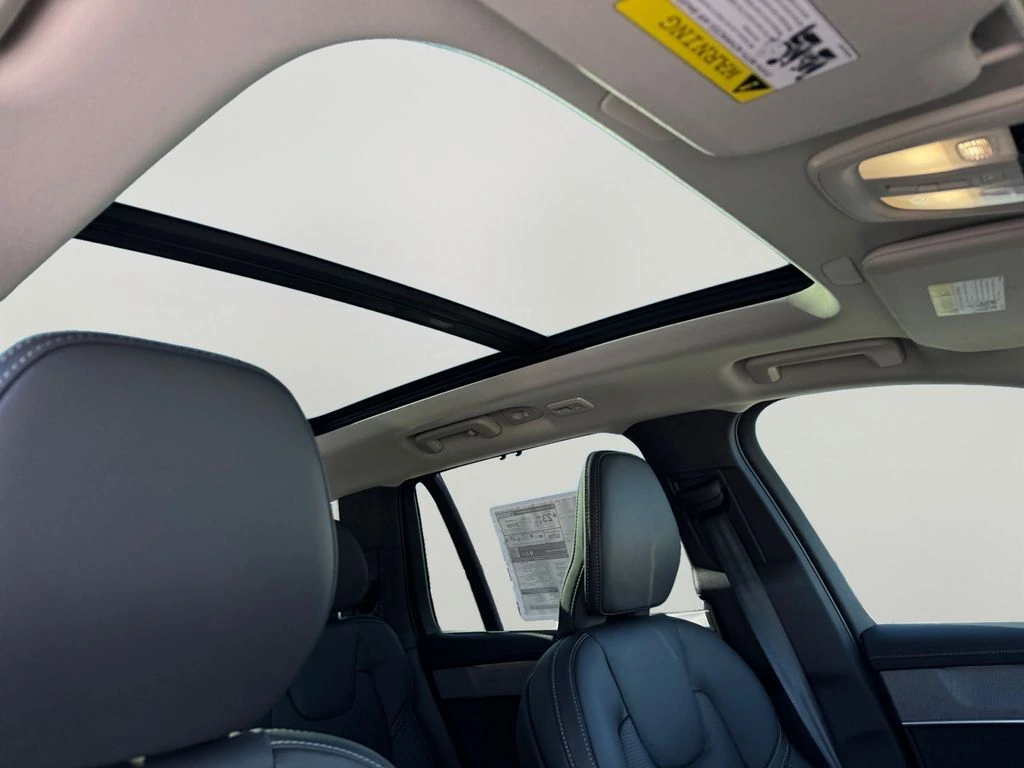 2026 Volvo - image 5