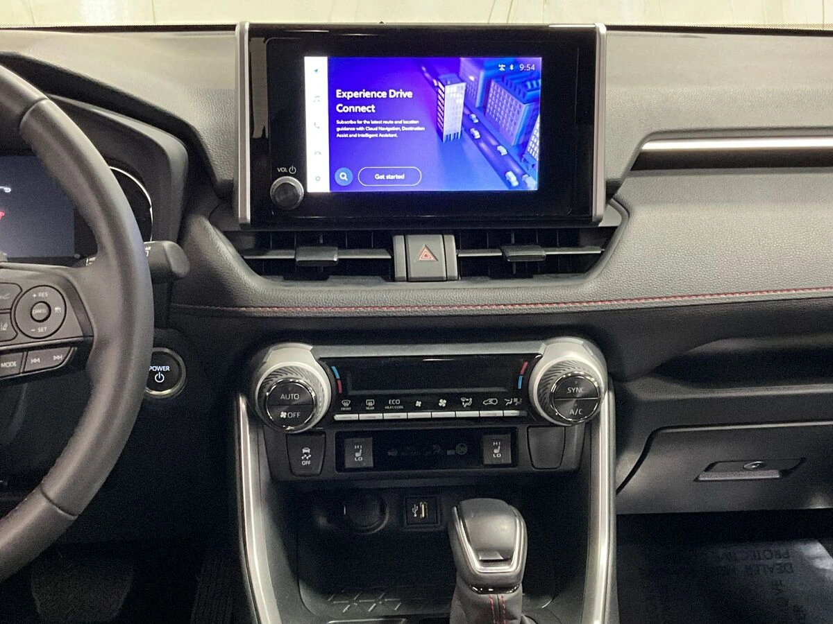 2025 Toyota RAV4 SE - Photo 8