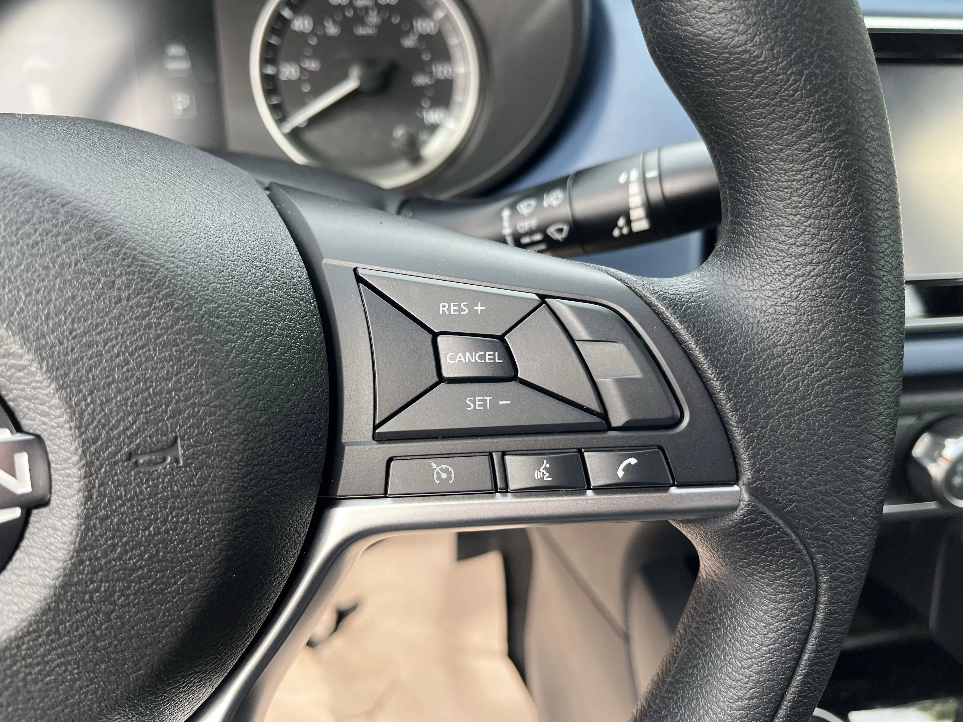 2025 Nissan Versa SV photo 10