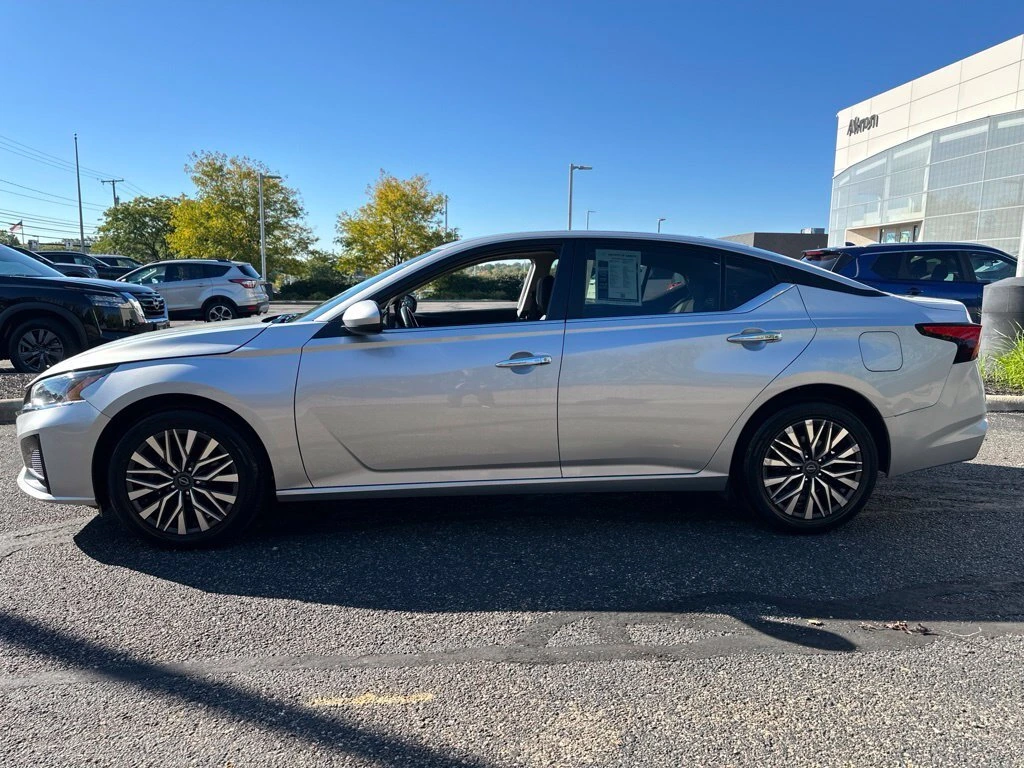 2023 Nissan Altima SV - Photo 10