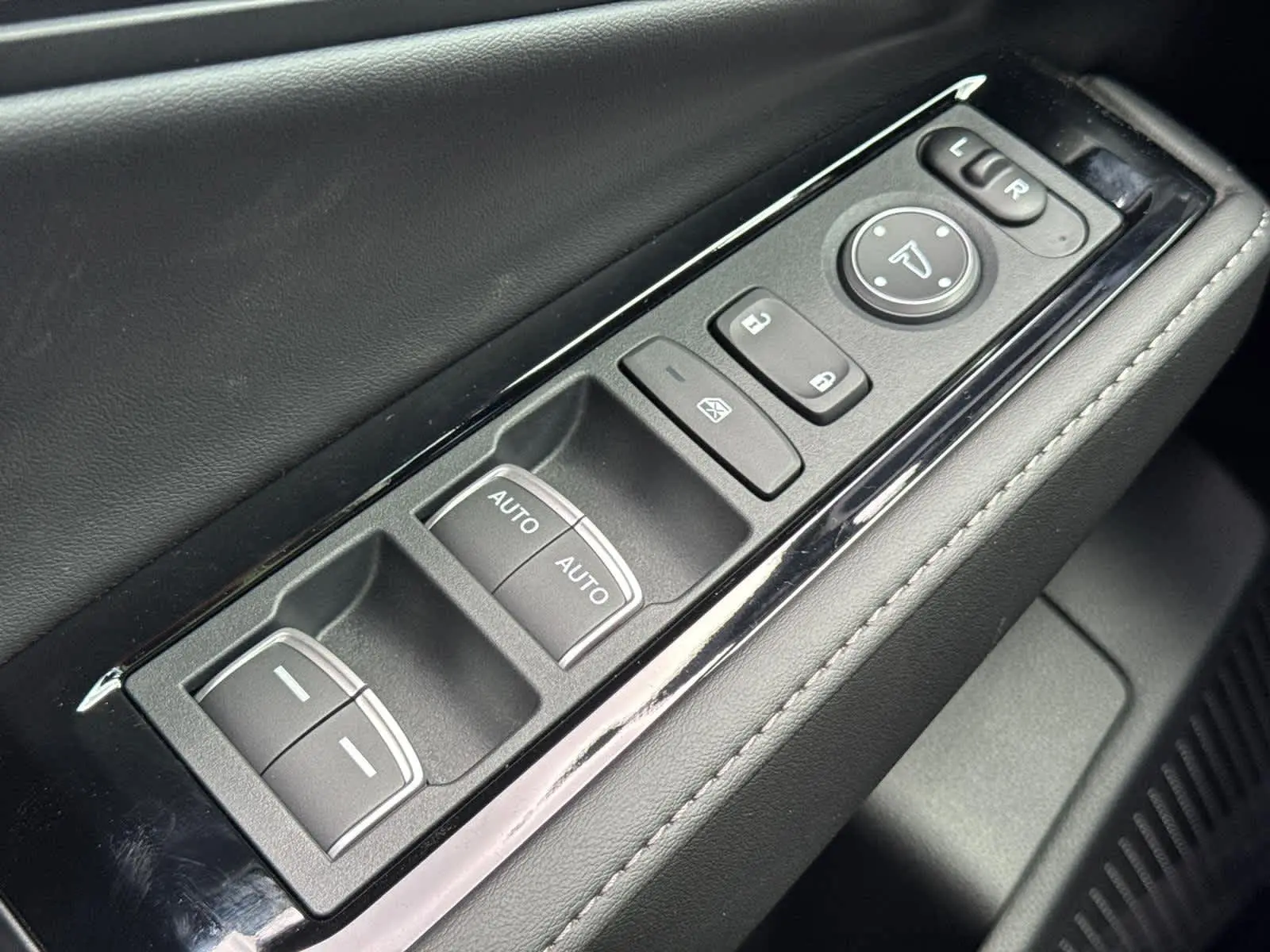 2025 Honda Accord Hybrid Touring photo 24