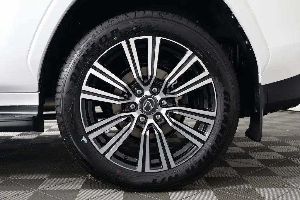 2025 Lexus LX 600 Luxury photo 10