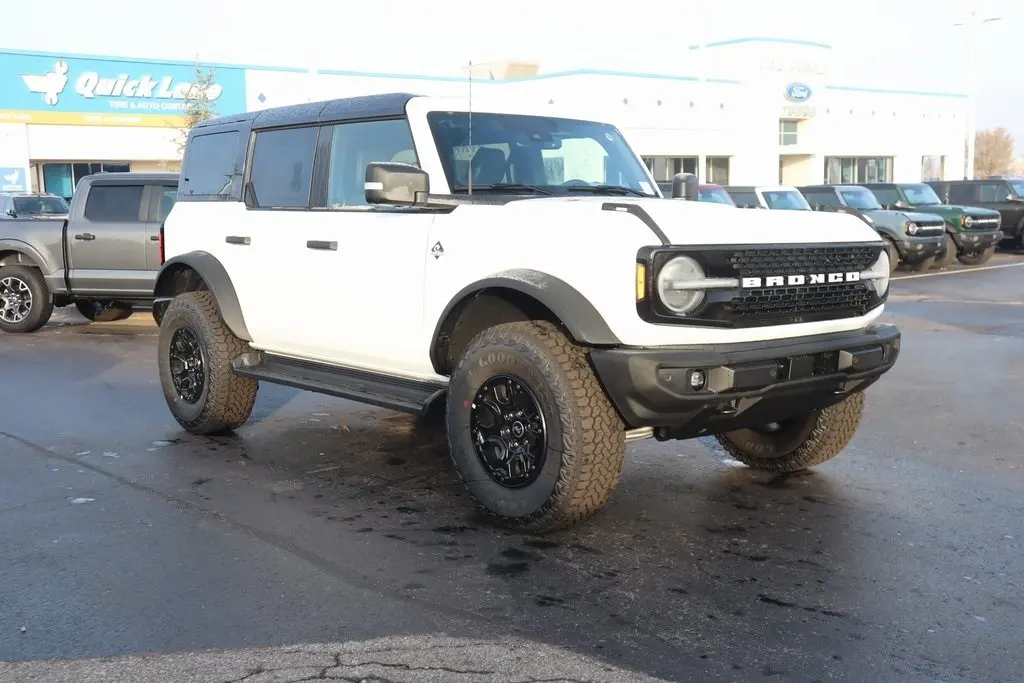 2025 Ford Bronco 4-Door Outer Banks's photo