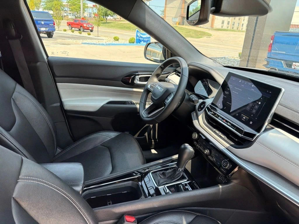 2025 Jeep Compass Limited - Photo 14