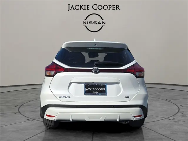 2022 Nissan Kicks SR photo 4