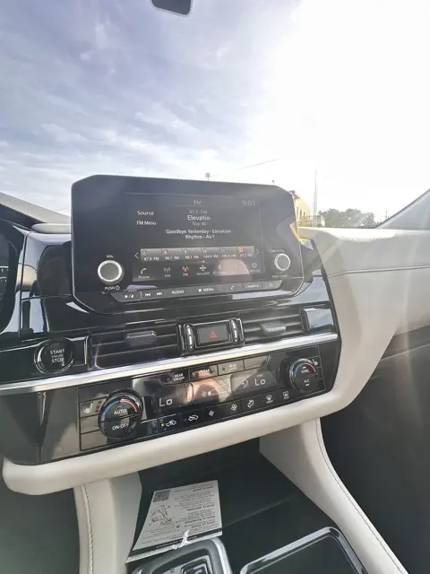 2025 Nissan Pathfinder SV photo 8
