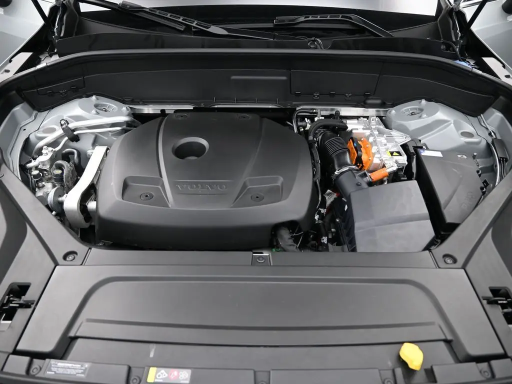 2025 Volvo - image 31