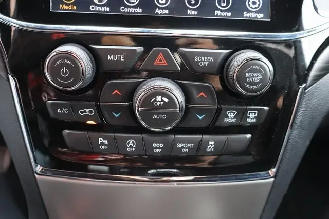 2020 Jeep Grand Cherokee Altitude photo 16