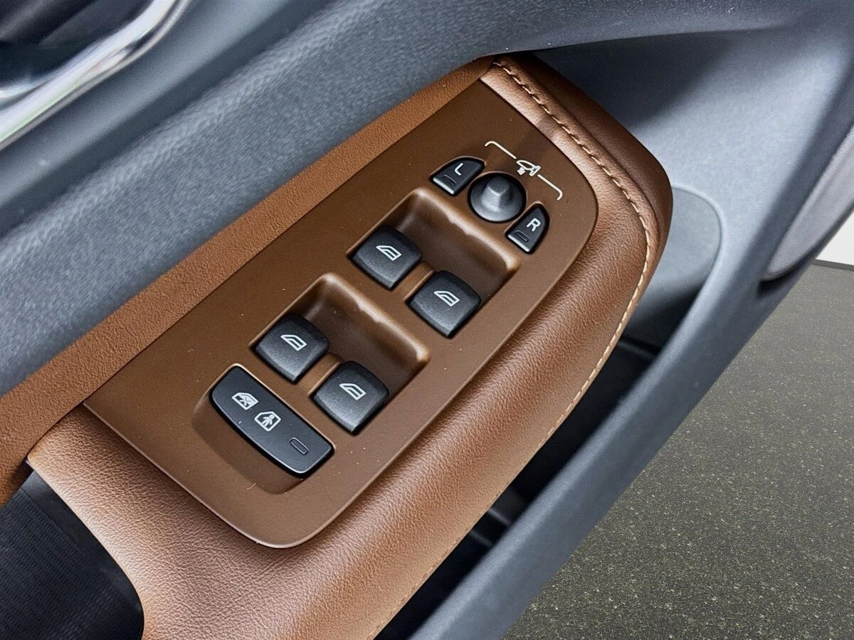 2023 Volvo - image 20