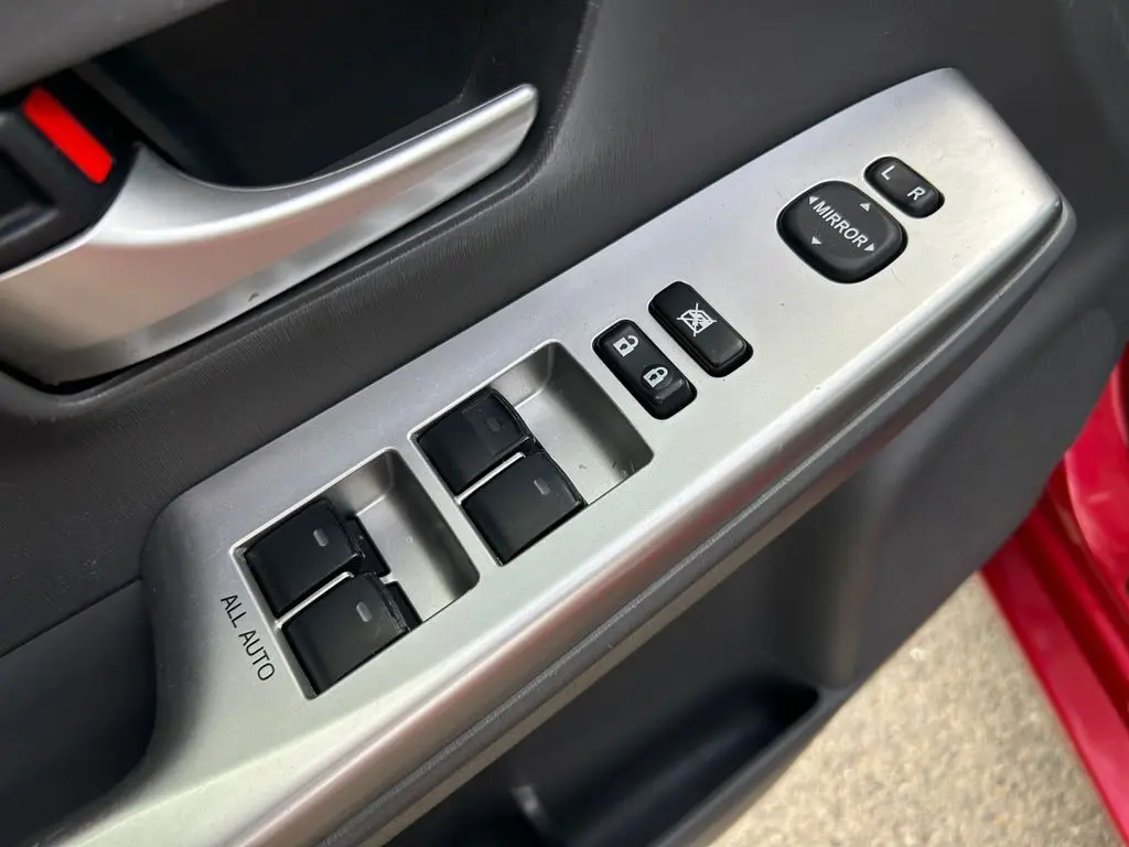 2014 Toyota Prius V Five photo 23