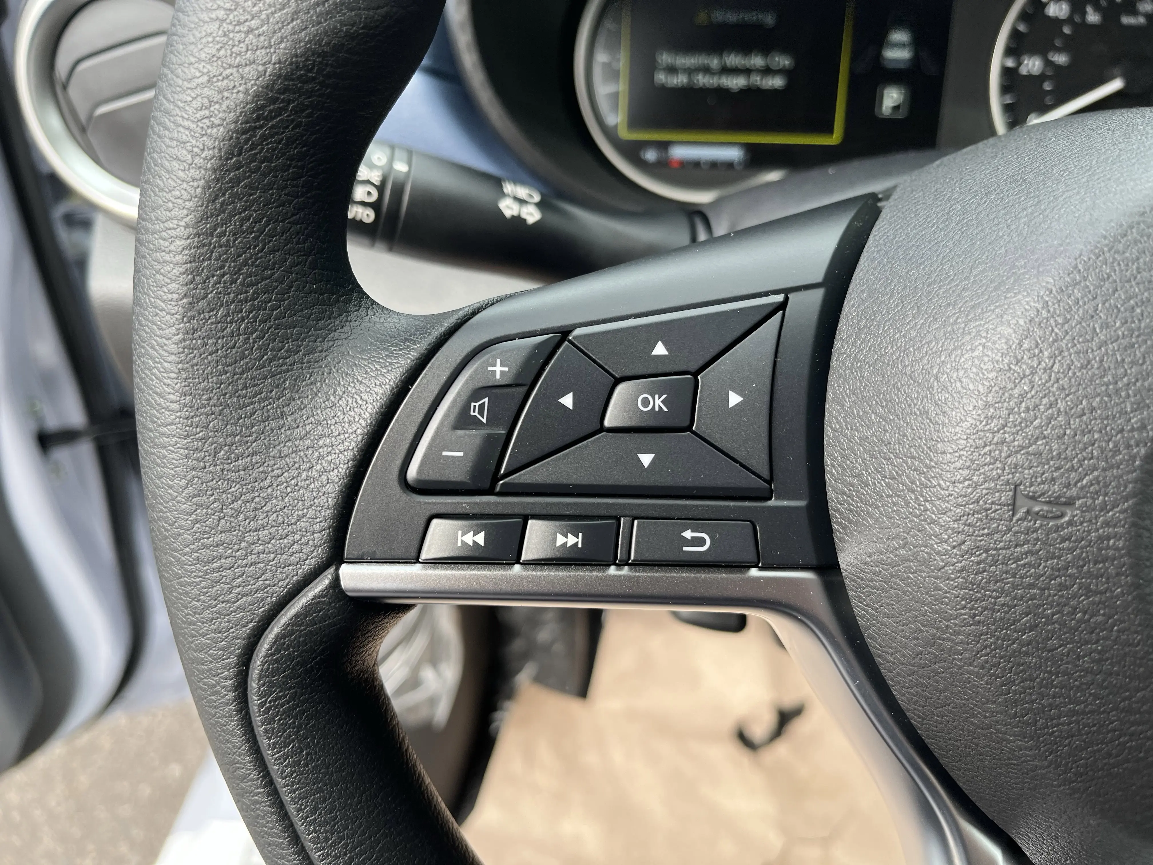 2025 Nissan Versa SV photo 9