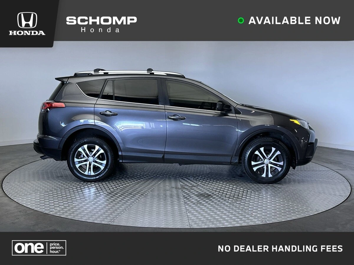 2016 Toyota RAV4 LE AWD's photo