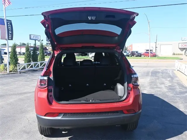 2026 Jeep Compass Latitude photo 9