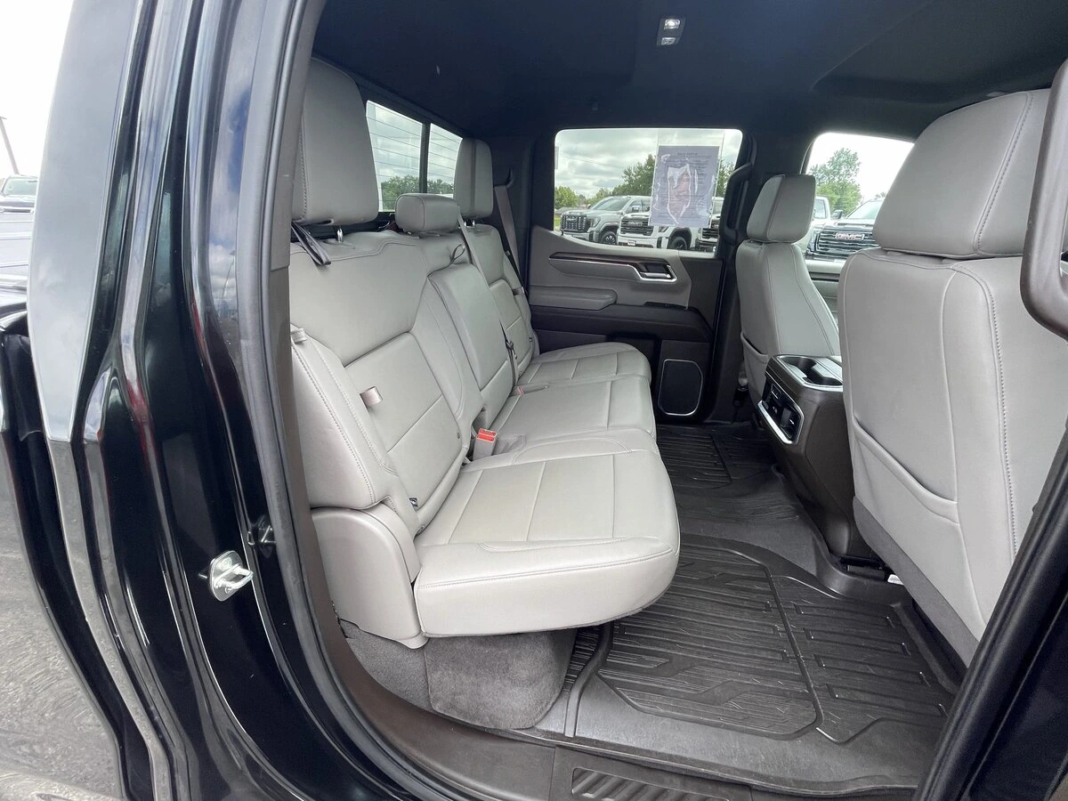 2023 GMC Sierra 1500 SLT - Photo 17