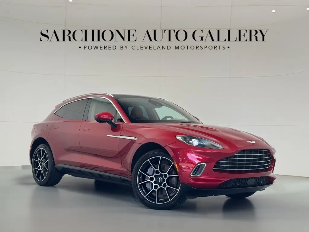 2021 Aston Martin DBX Base's photo