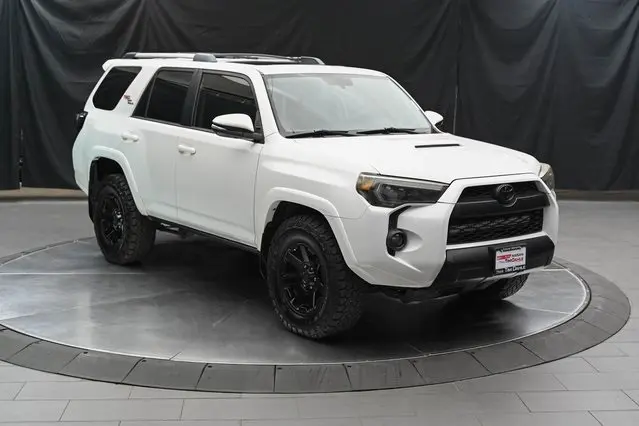 2018 Toyota 4Runner TRD Off-Road photo 2