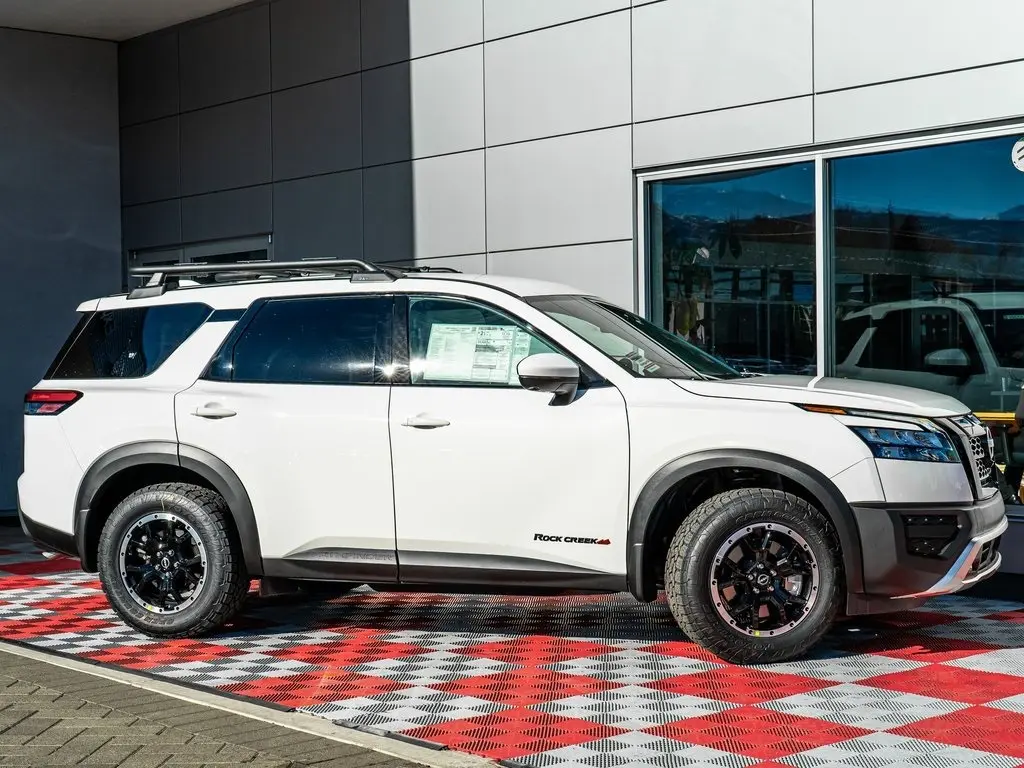 2025 Nissan Pathfinder Rock Creek photo 3