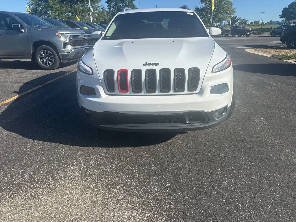 2014 Jeep Cherokee Latitude photo 2