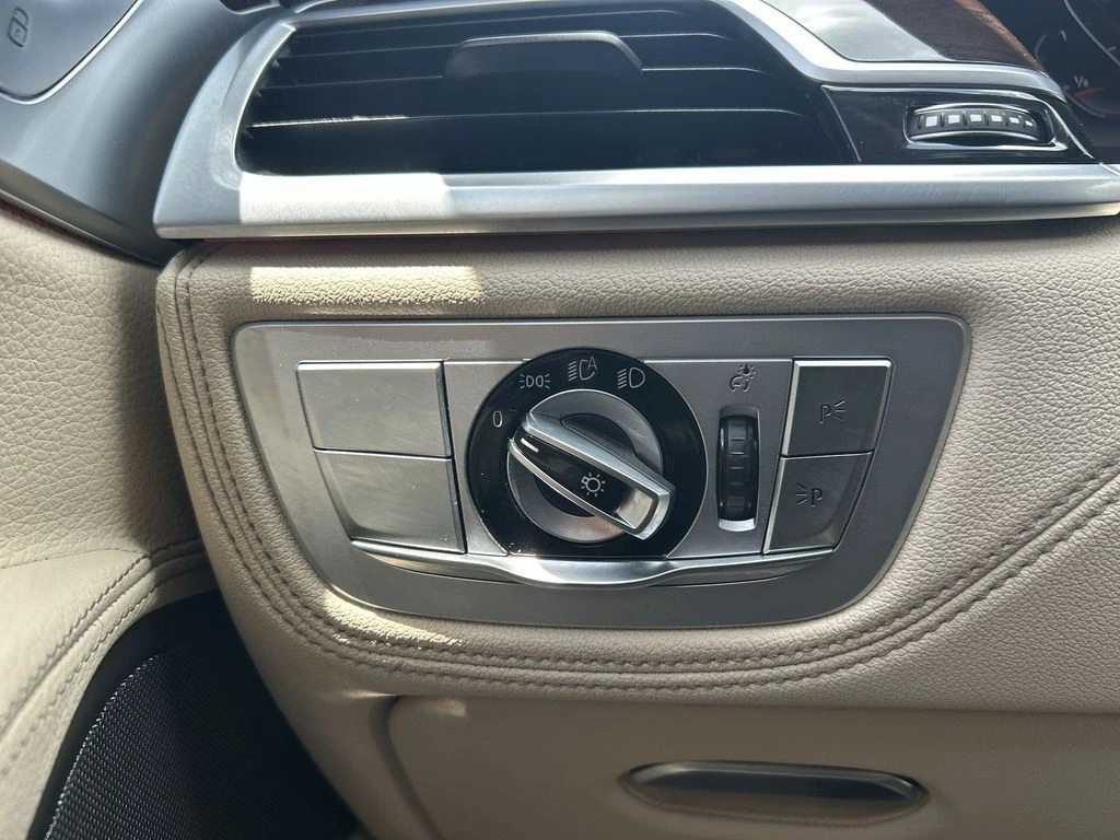2022 BMW 7 Series 740i - Photo 29