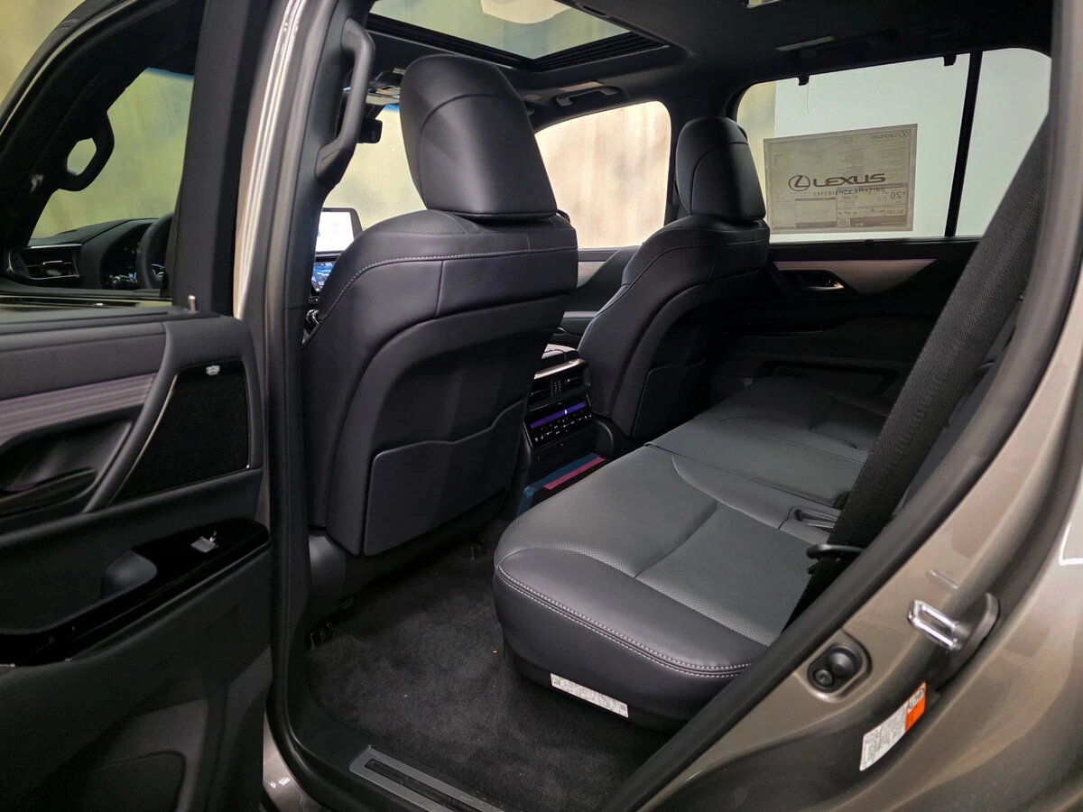 2026 Lexus LX 700h F-Sport - Photo 13