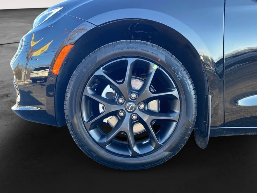 2026 Chrysler Pacifica Select - Photo 17