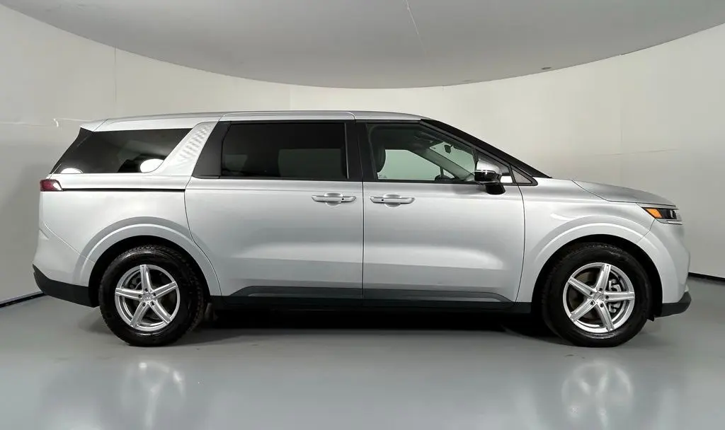 2022 Kia Carnival LXS photo 8