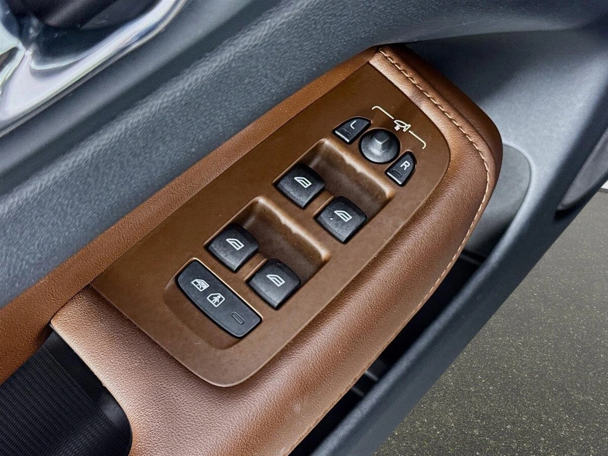 2023 Volvo - image 20