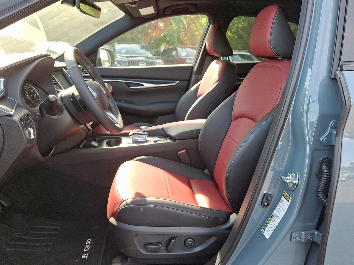 2025 Infiniti QX50 SPORT AWD photo 3