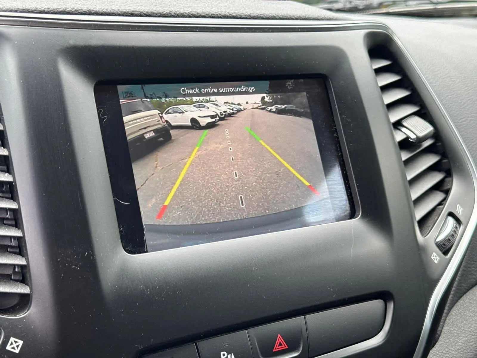 2020 Jeep Cherokee Latitude photo 27
