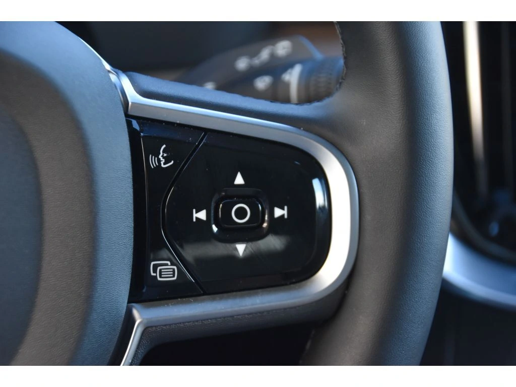 2026 Volvo - image 36