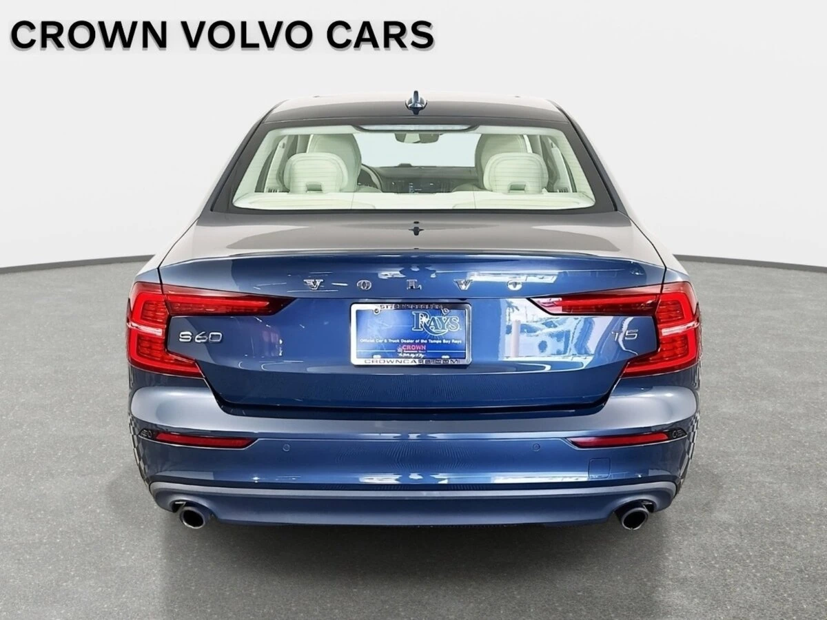 2021 Volvo - image 6