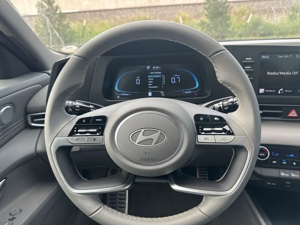 2025 Hyundai Elantra SEL Sport photo 25