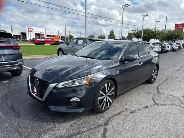 2020 Nissan Altima 2.5 Platinum photo 3
