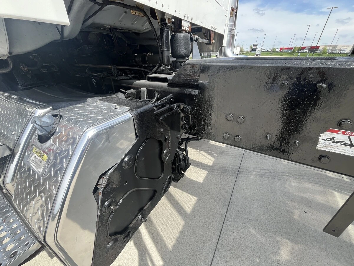 2017 Freightliner 114SD - image 27