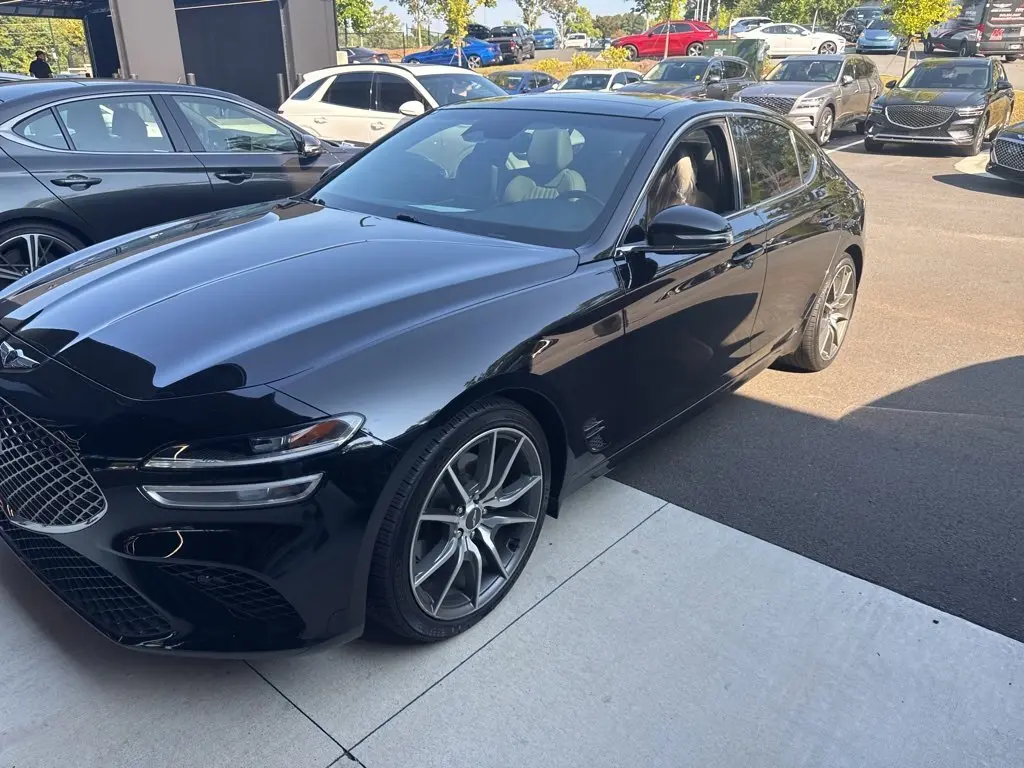 2022 Genesis G70 2.0T Prestige photo 2