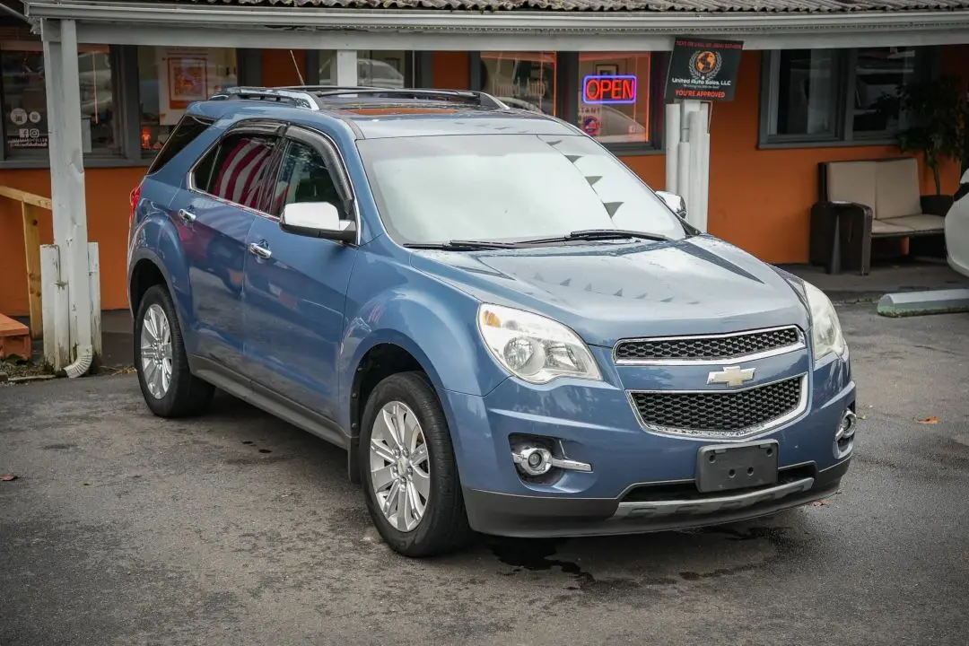 2011 Chevrolet Equinox LT photo 3