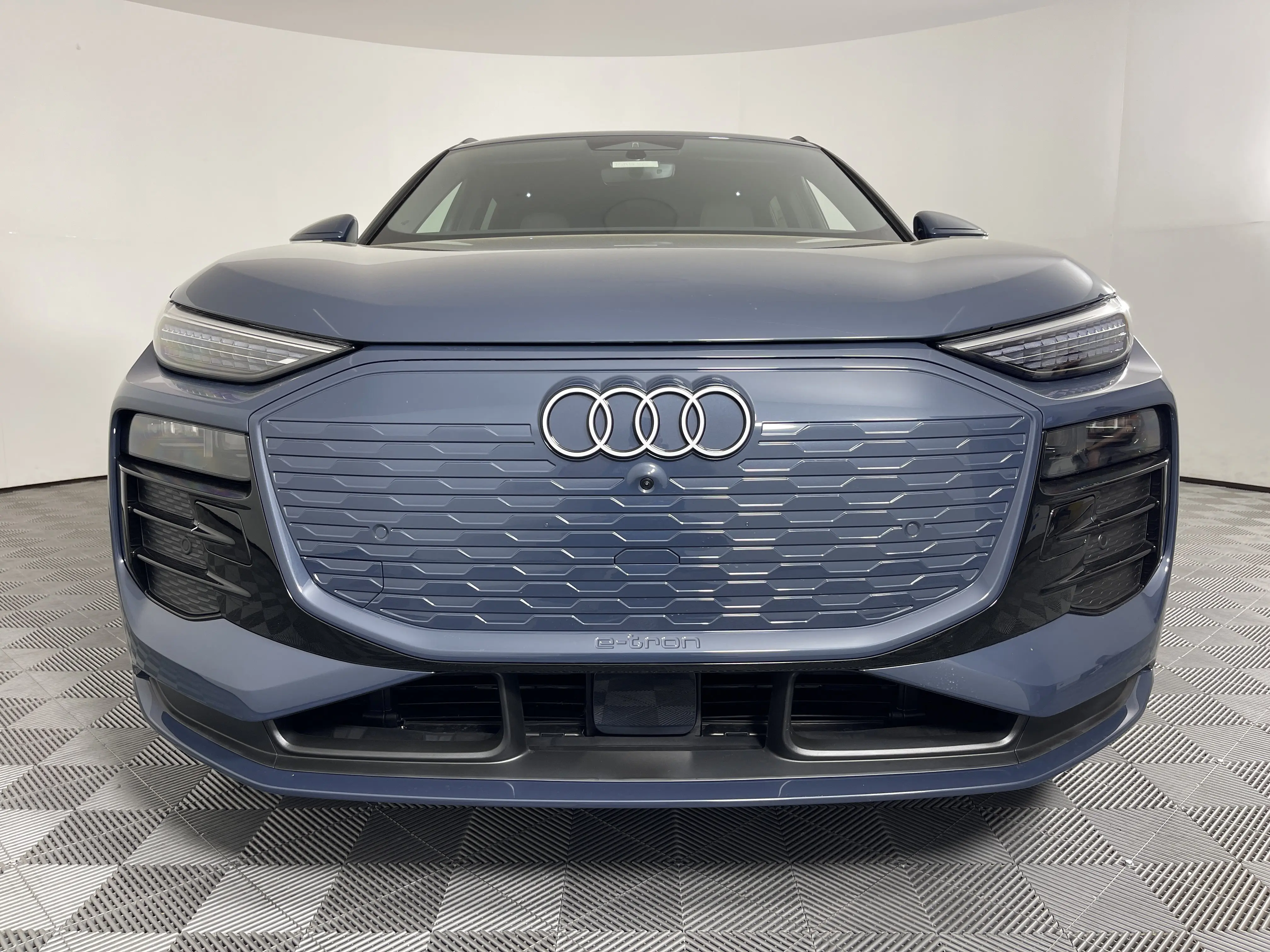 2025 Audi Q6 E-tron Premium Plus photo 8